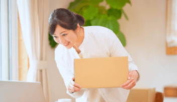 品物を梱包しているイメージ